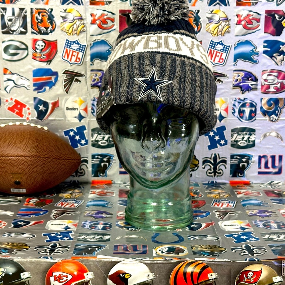 New Era Dallas Cowboys NFL Football🏈team beanie with removable Pom Pom NWT